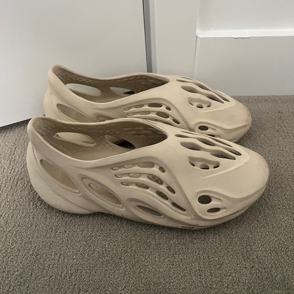 Sand Yeezy foam runners